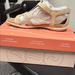 Easy Spirit Tan and Cream Sandals